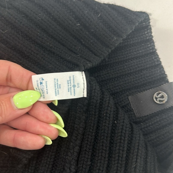 Lululemon Black Winter Beanie One Size - Great Condition - Picture 3 of 3